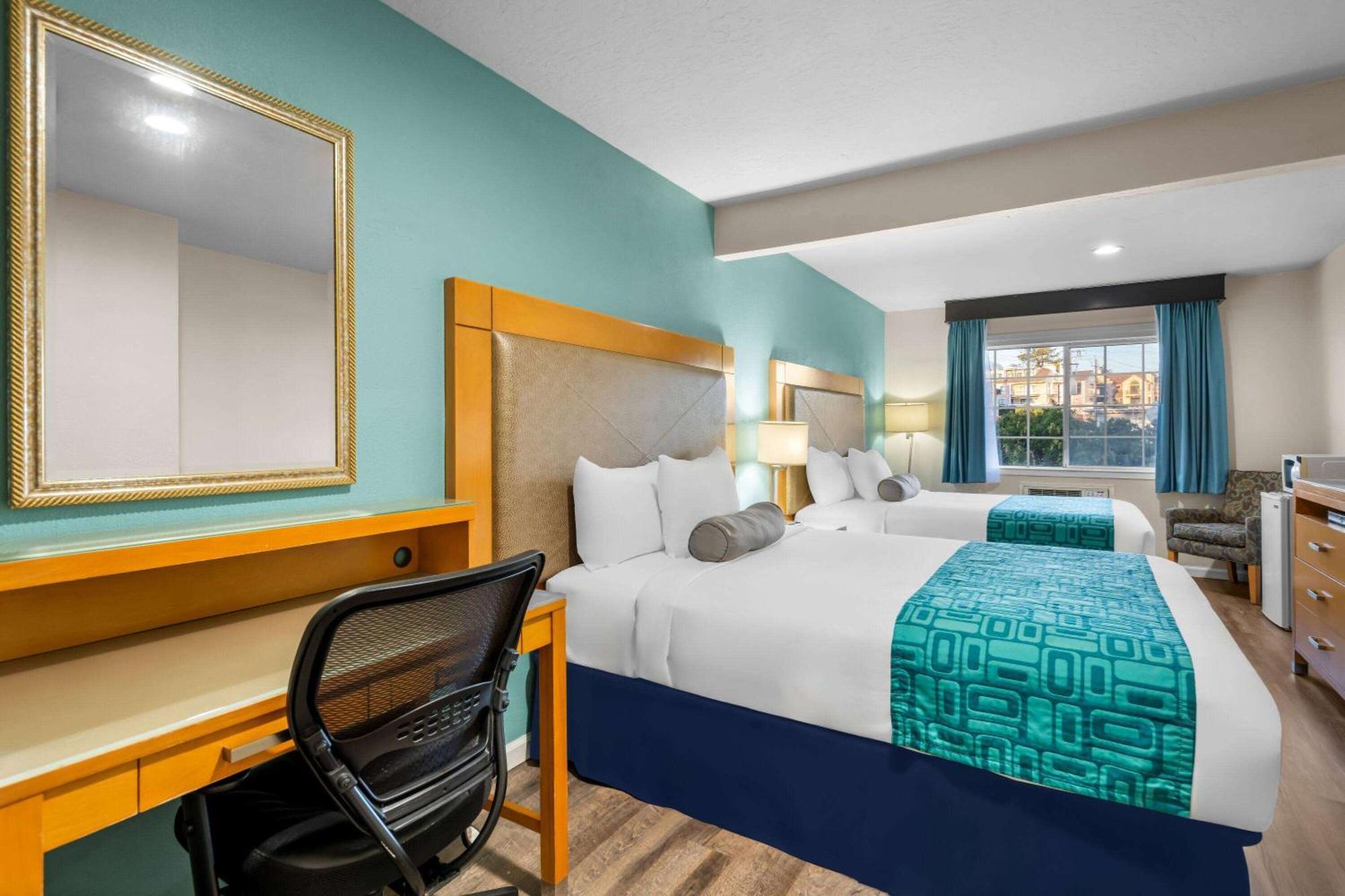 Howard Johnson By Wyndham Santa Cruz Beach Boardwalk Экстерьер фото