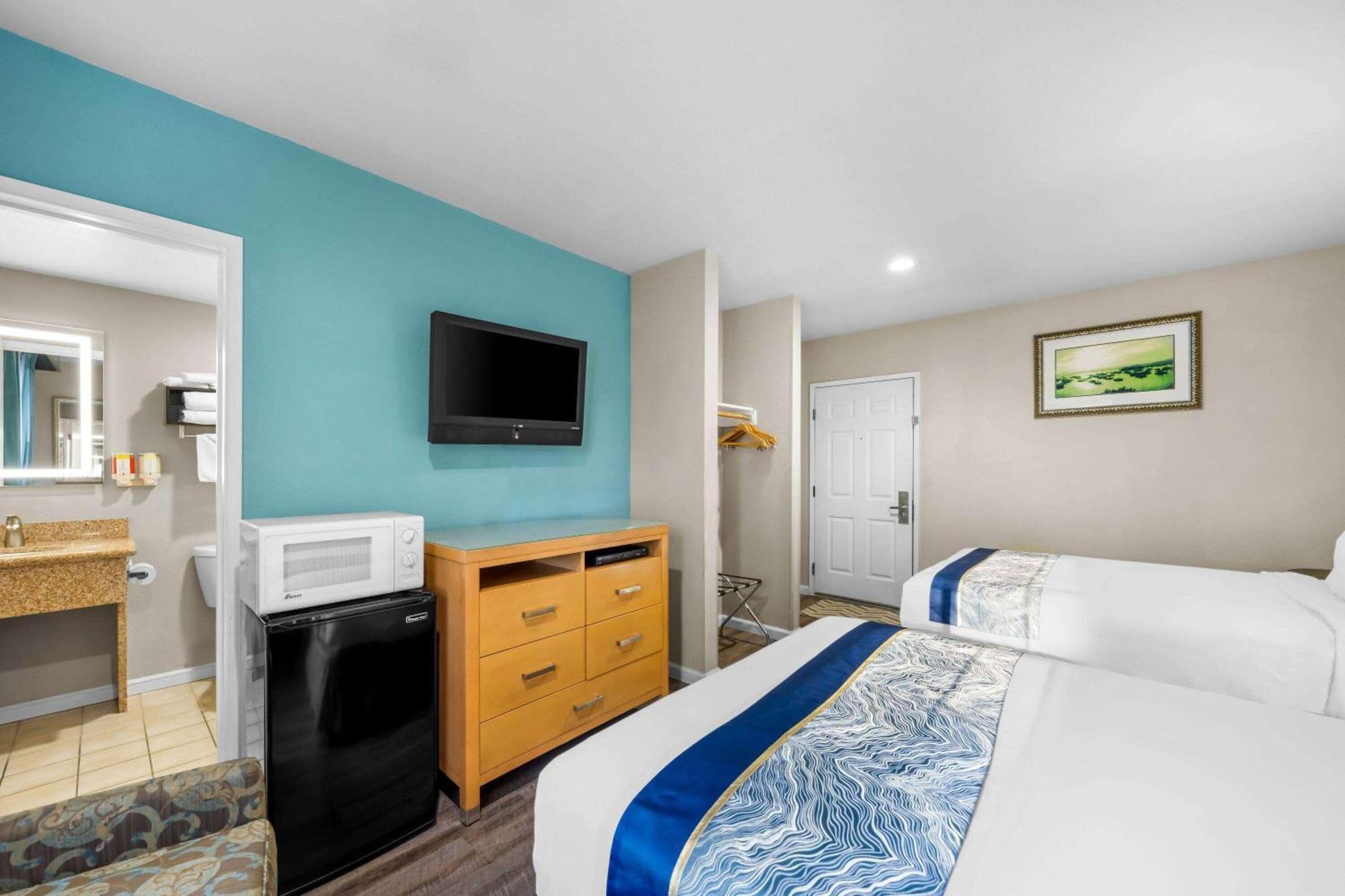 Howard Johnson By Wyndham Santa Cruz Beach Boardwalk Экстерьер фото