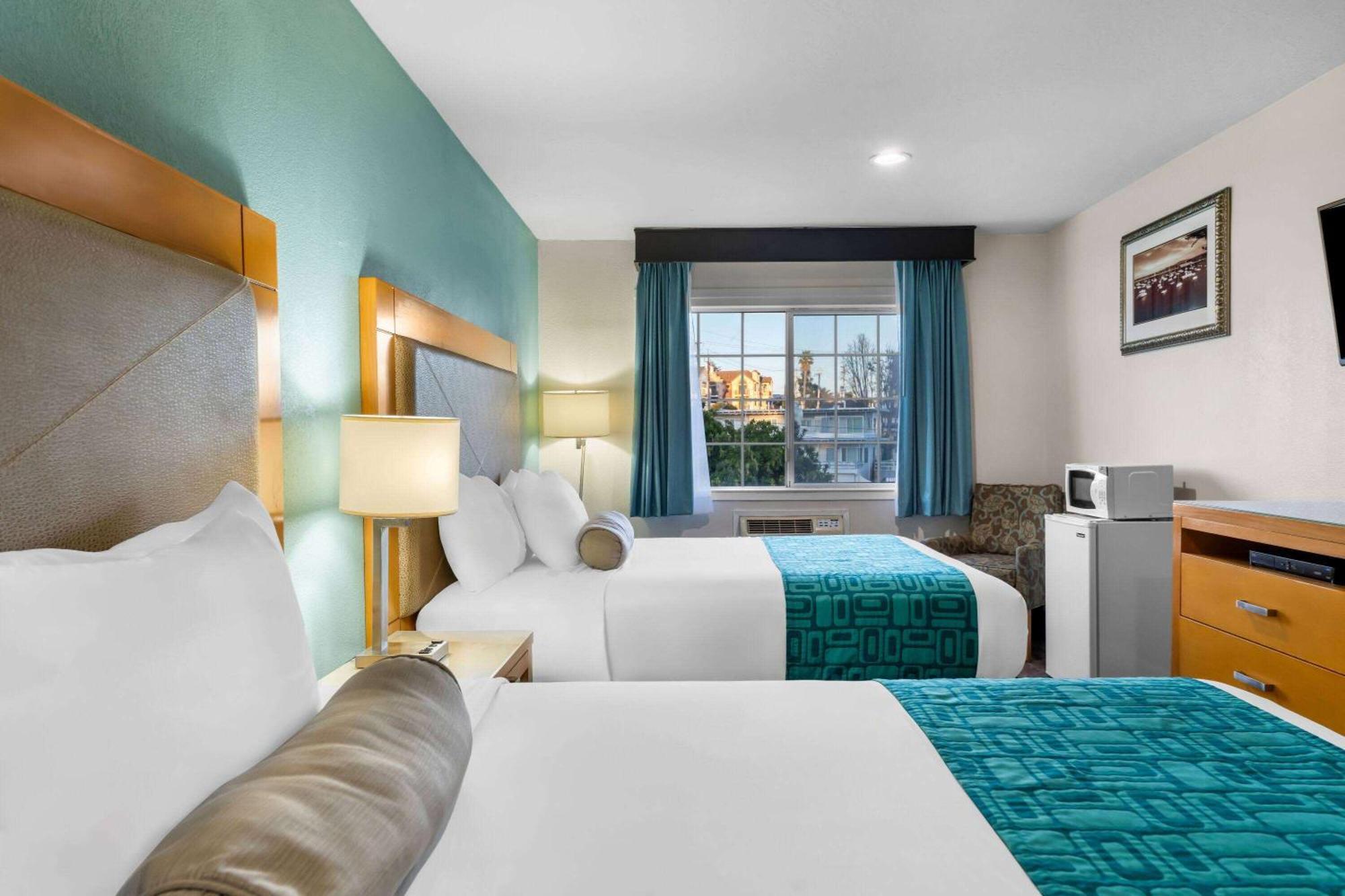 Howard Johnson By Wyndham Santa Cruz Beach Boardwalk Экстерьер фото