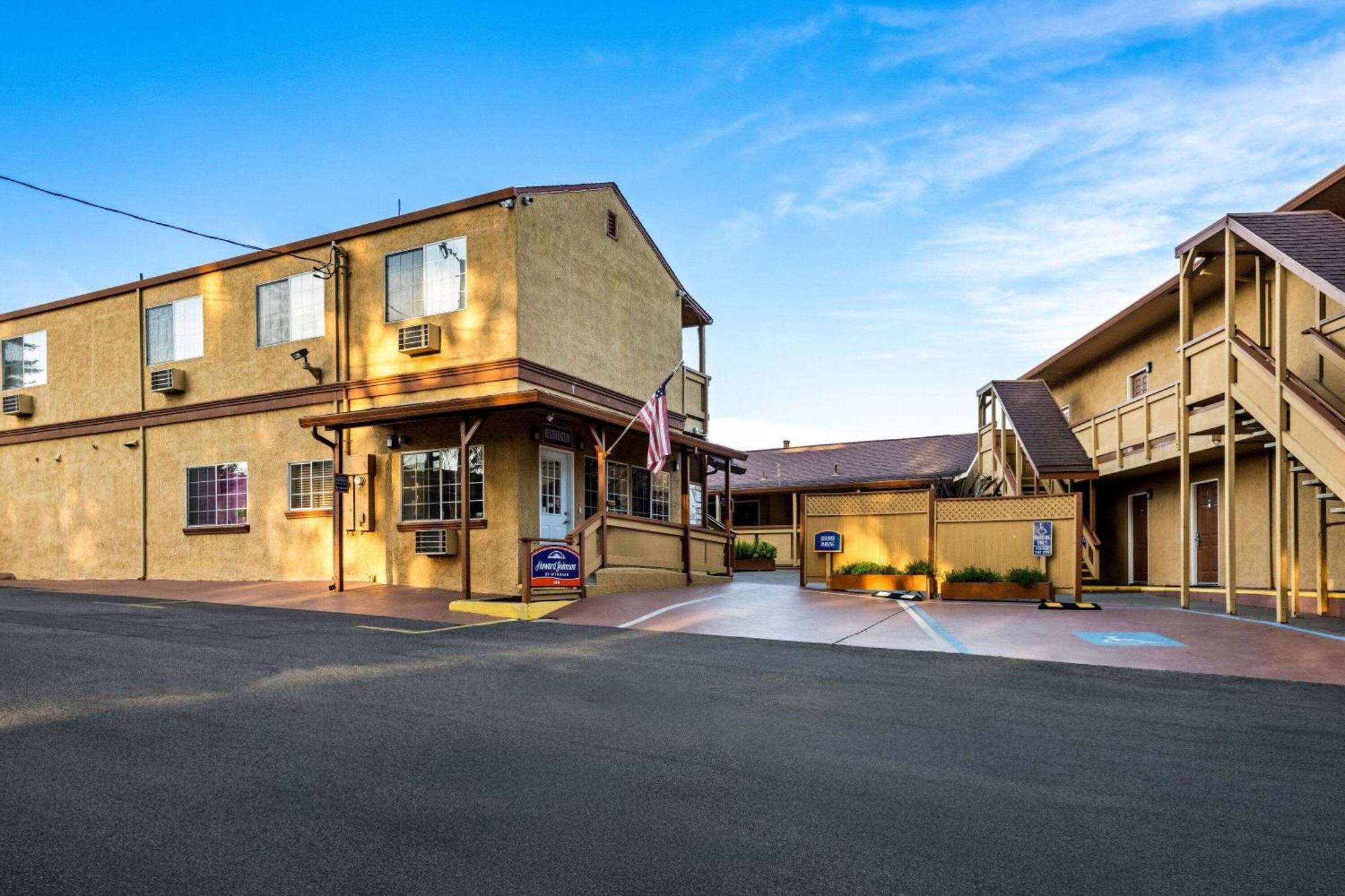 Howard Johnson By Wyndham Santa Cruz Beach Boardwalk Экстерьер фото