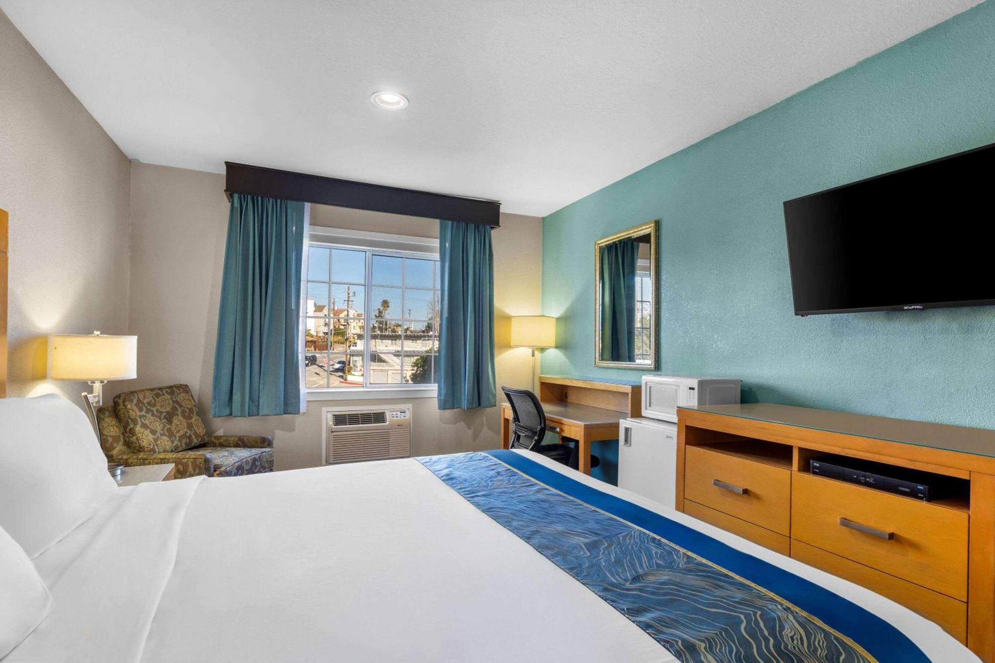 Howard Johnson By Wyndham Santa Cruz Beach Boardwalk Экстерьер фото