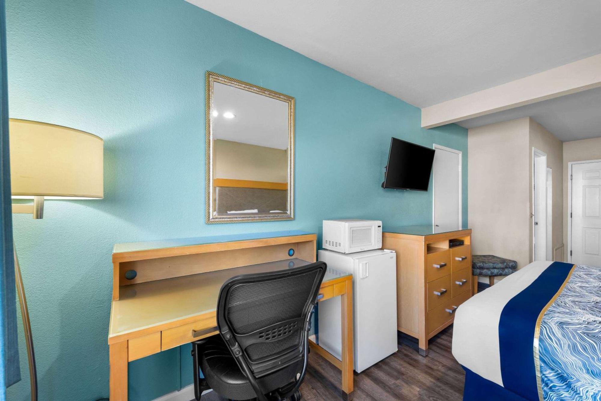 Howard Johnson By Wyndham Santa Cruz Beach Boardwalk Экстерьер фото