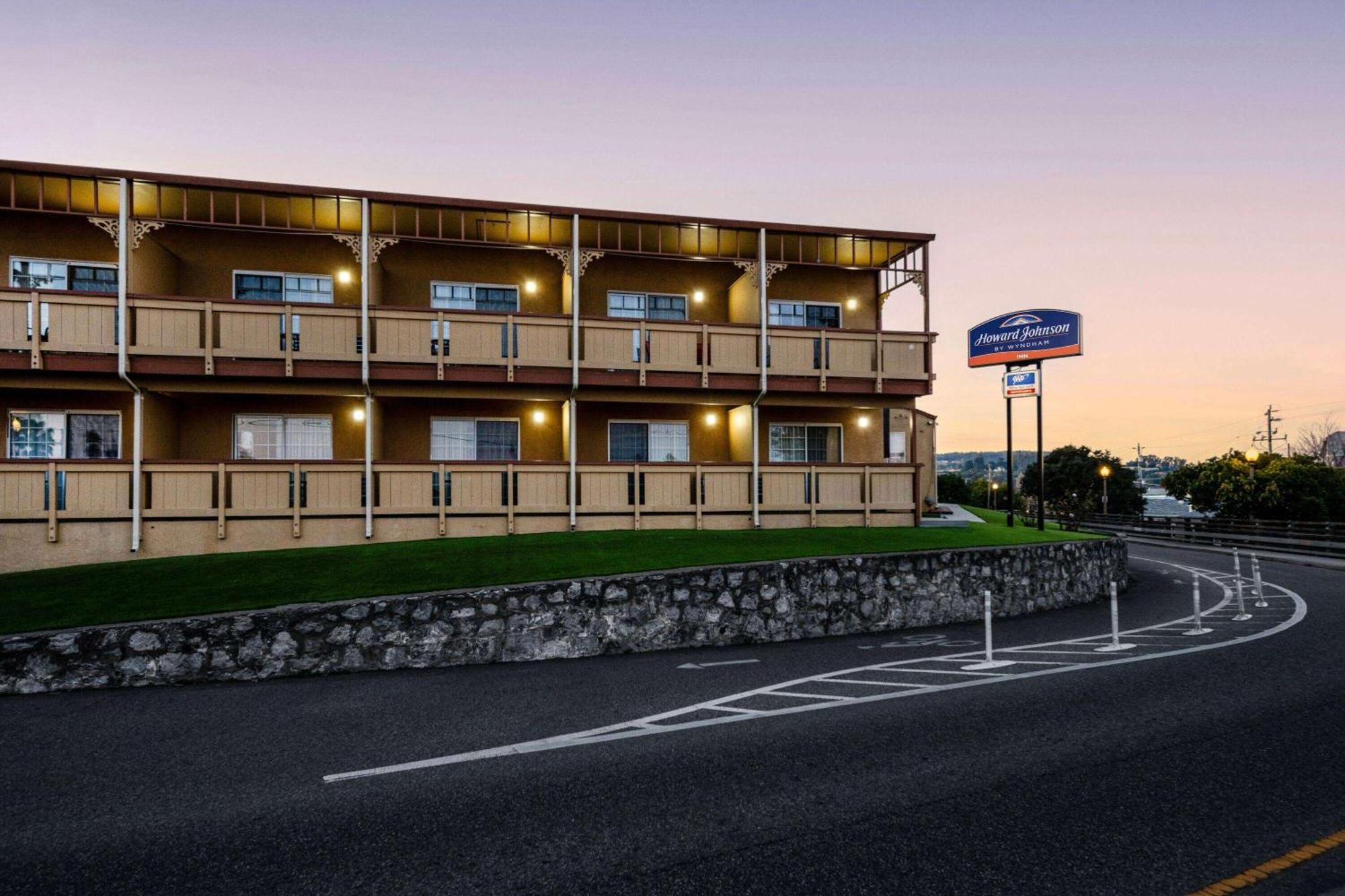 Howard Johnson By Wyndham Santa Cruz Beach Boardwalk Экстерьер фото