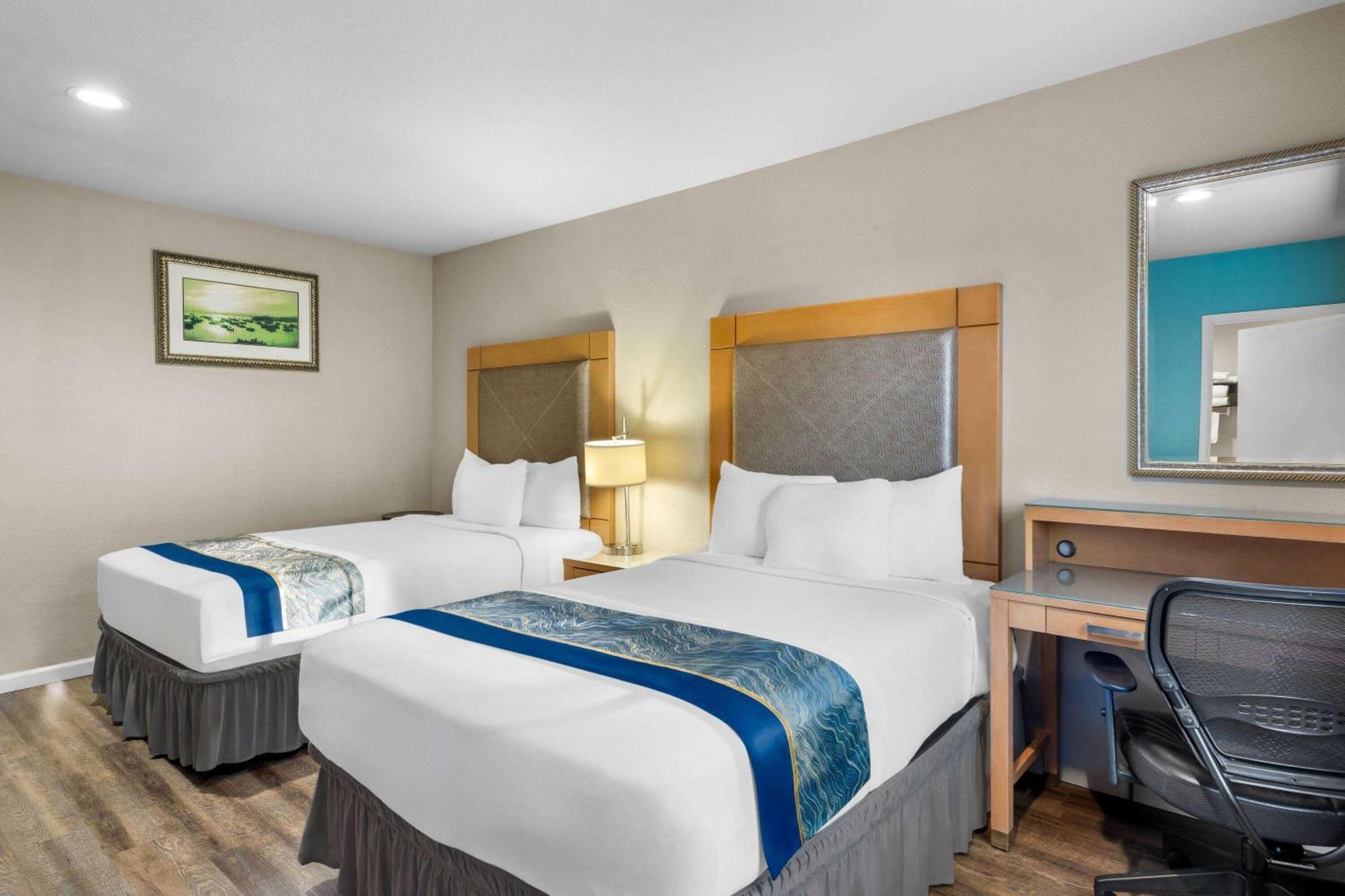 Howard Johnson By Wyndham Santa Cruz Beach Boardwalk Экстерьер фото