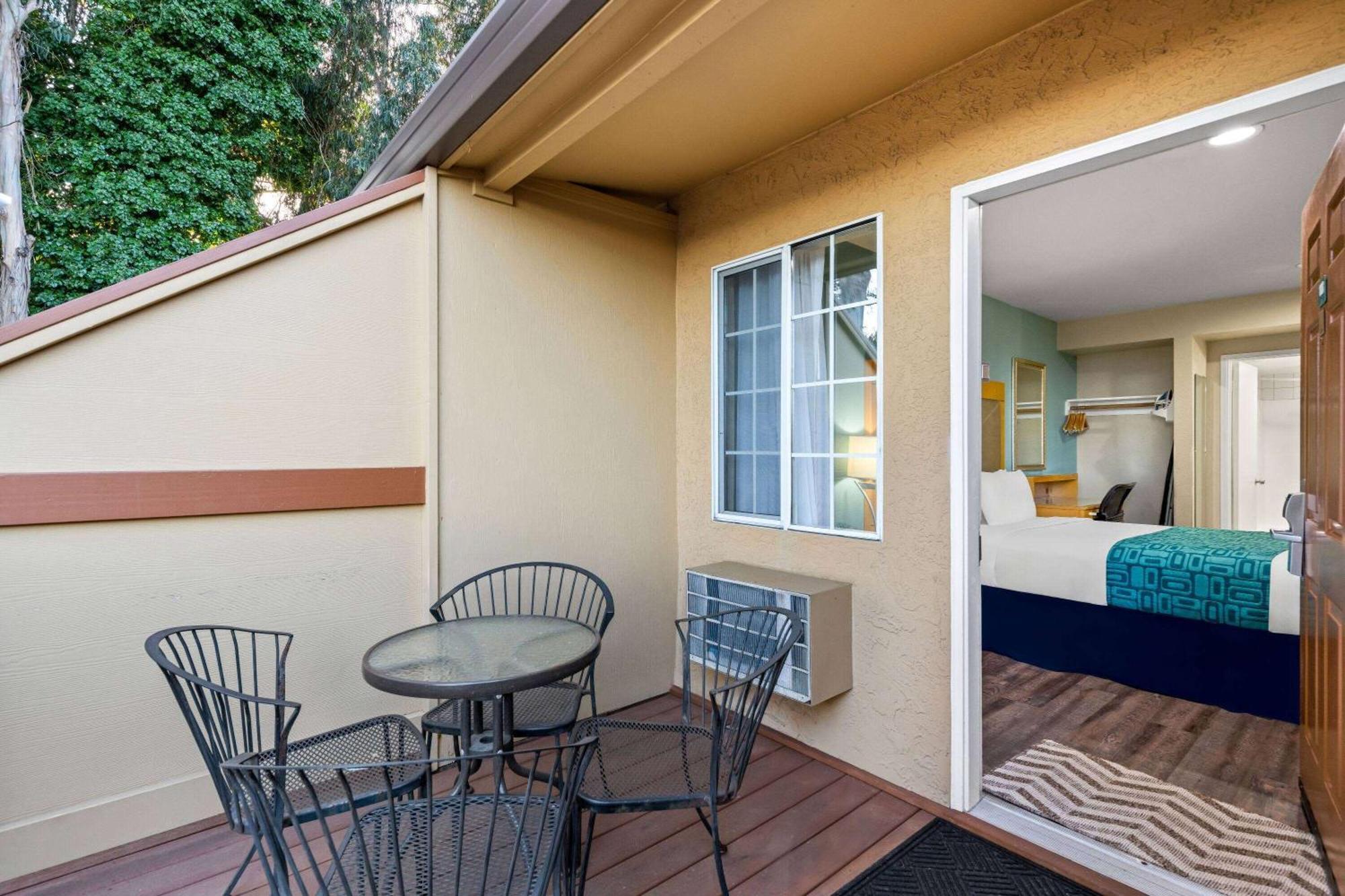 Howard Johnson By Wyndham Santa Cruz Beach Boardwalk Экстерьер фото