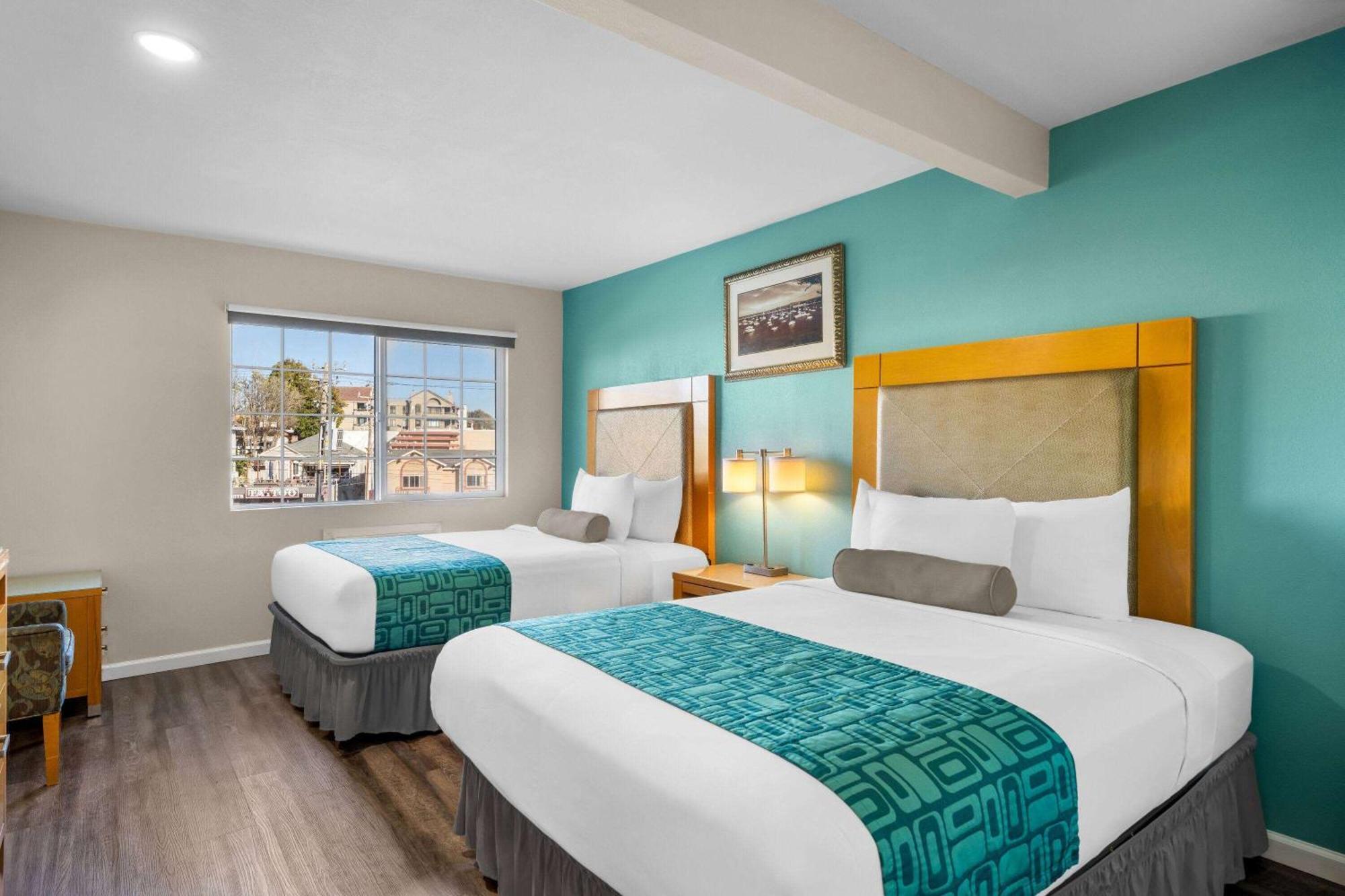 Howard Johnson By Wyndham Santa Cruz Beach Boardwalk Экстерьер фото