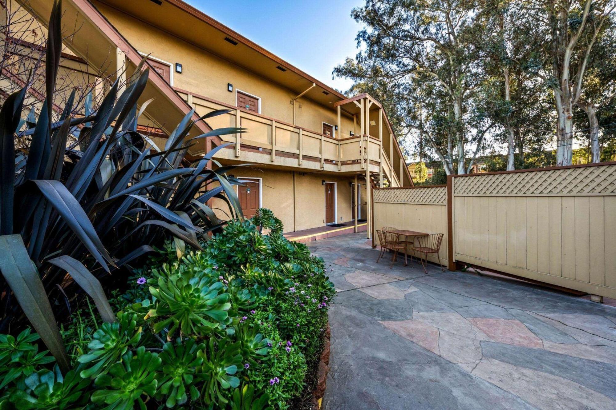 Howard Johnson By Wyndham Santa Cruz Beach Boardwalk Экстерьер фото