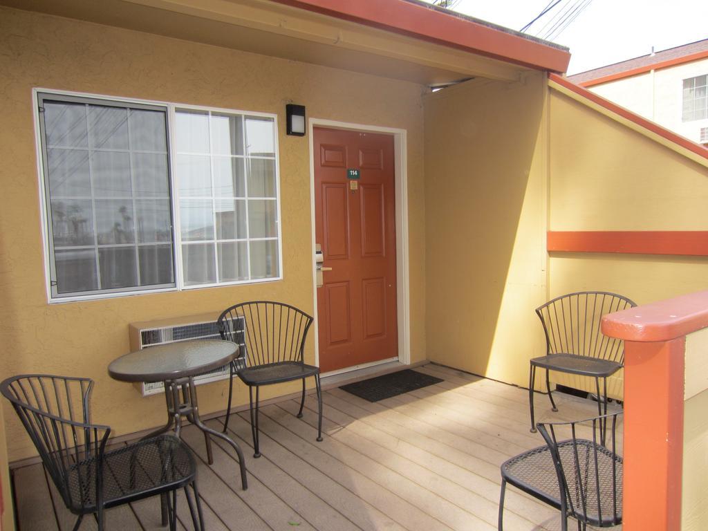 Howard Johnson By Wyndham Santa Cruz Beach Boardwalk Экстерьер фото